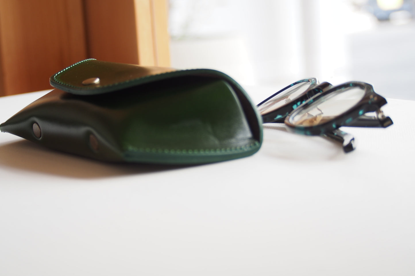 OIL LEATHER EYEWEAR CASE /  Green & Dark Brown
