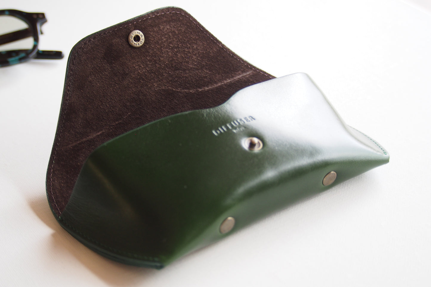 OIL LEATHER EYEWEAR CASE /  Green & Dark Brown