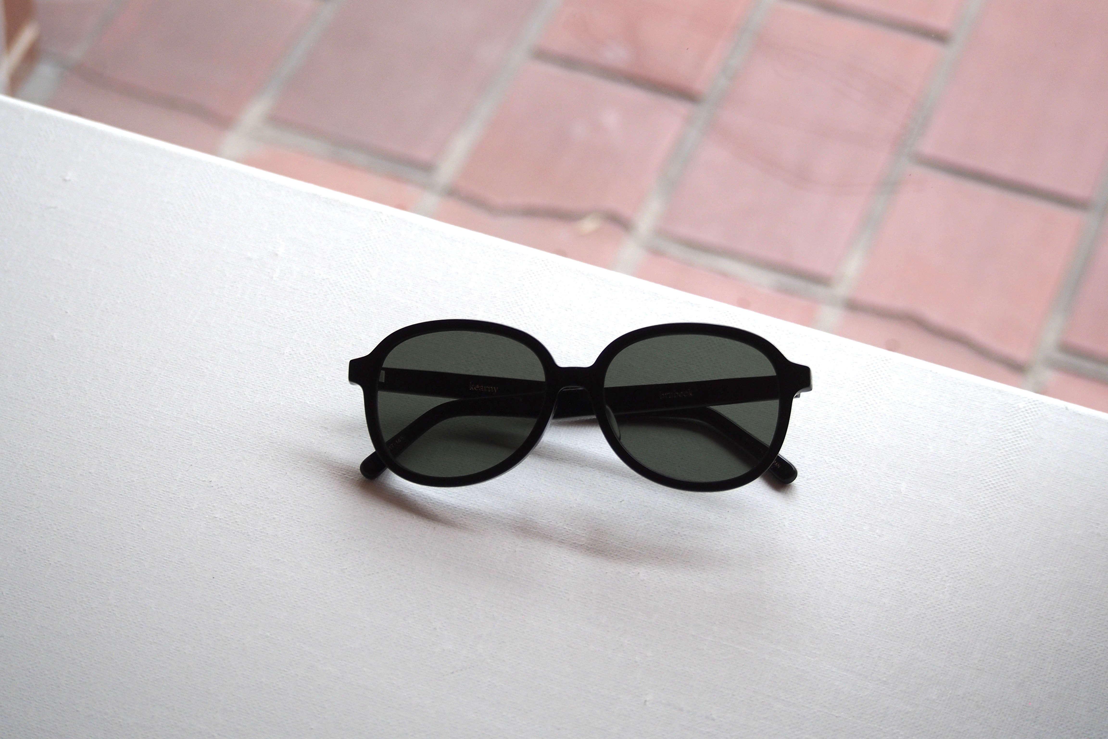 kearny// brubeckサングラス Kearny brubeck Black / Green Sunglass Lens – SUI OPTIQUE