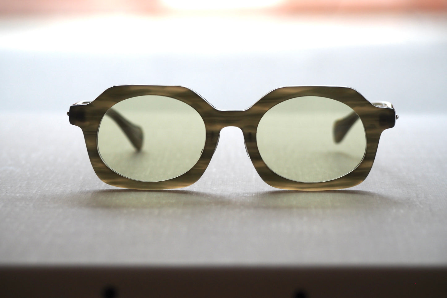 Kearny gravel 06 / green stone × beige　green tea　lens