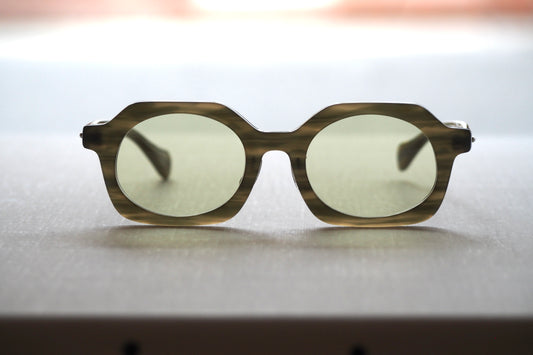 Kearny gravel 06 / green stone × beige　green tea　lens