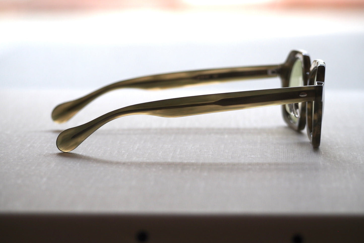 Kearny gravel 06 / green stone × beige　green tea　lens