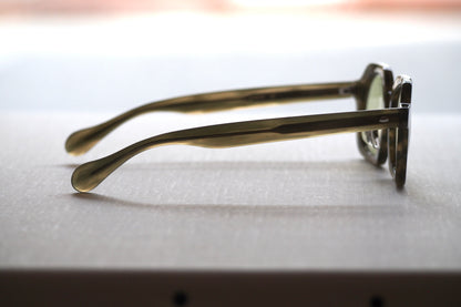 Kearny gravel 06 / green stone × beige　green tea　lens