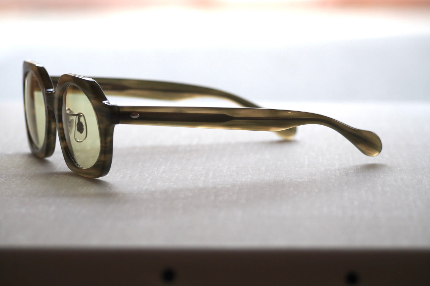 Kearny gravel 06 / green stone × beige　green tea　lens