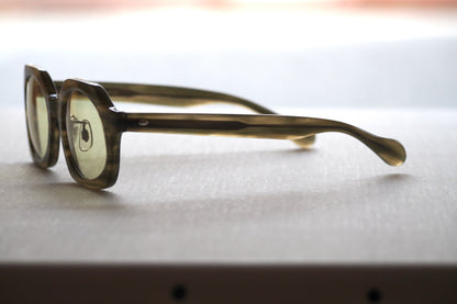 Kearny gravel 06 / green stone × beige　green tea　lens