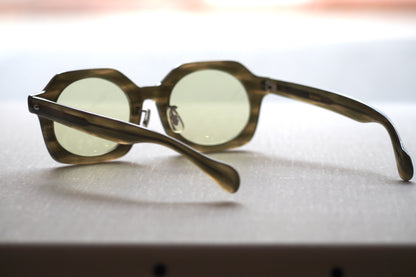 Kearny gravel 06 / green stone × beige　green tea　lens