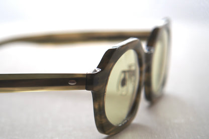 Kearny gravel 06 / green stone × beige　green tea　lens