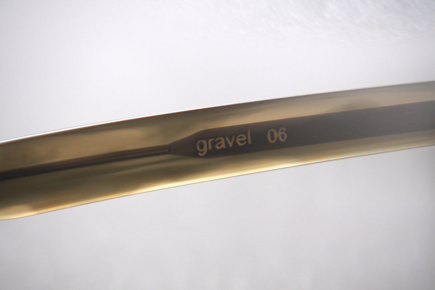 Kearny gravel 06 / green stone × beige　green tea　lens