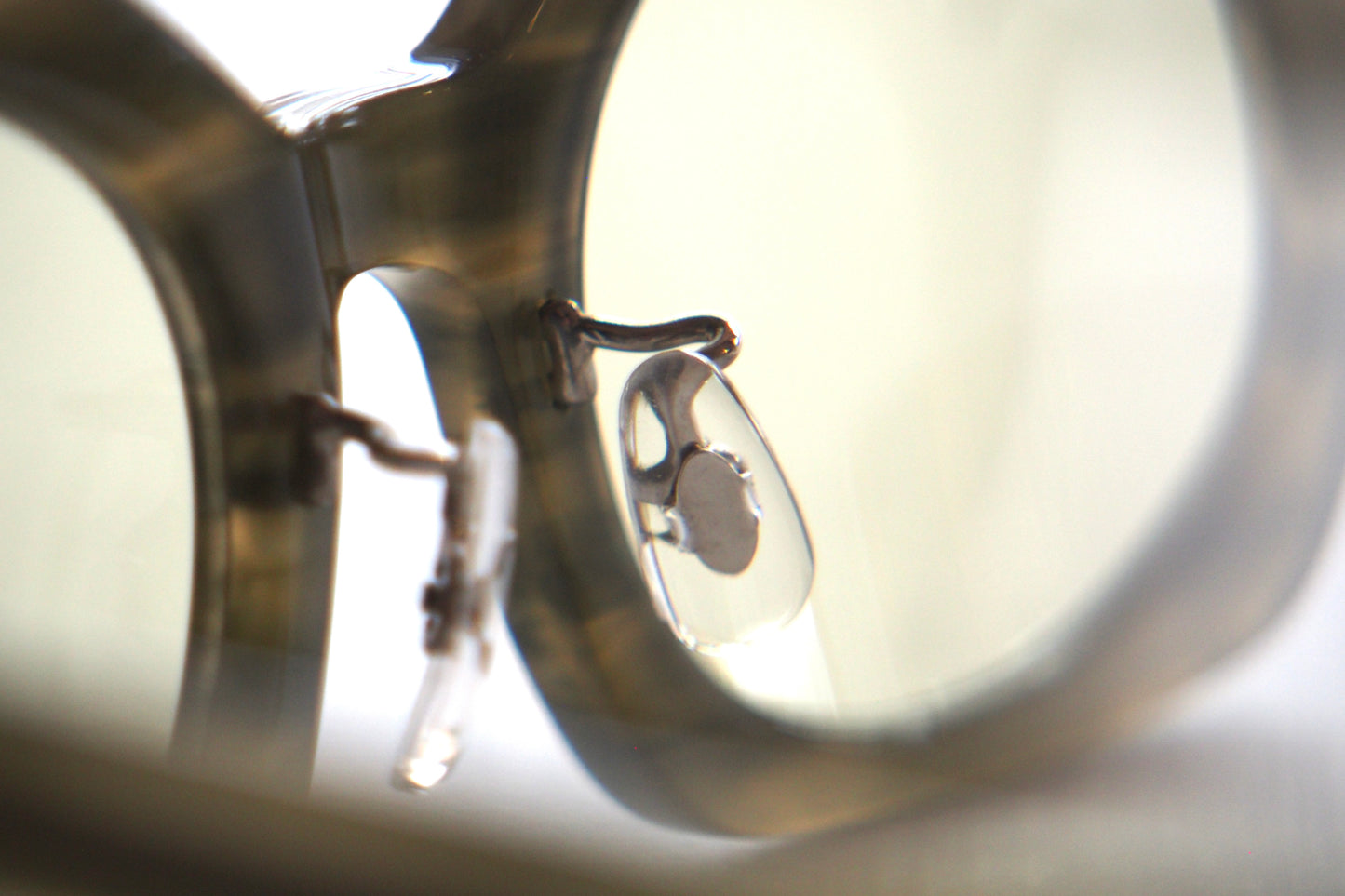 Kearny gravel 06 / green stone × beige　green tea　lens