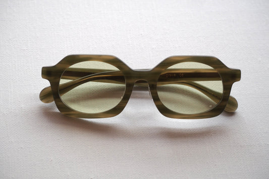 Kearny gravel 06 / green stone × beige　green tea　lens