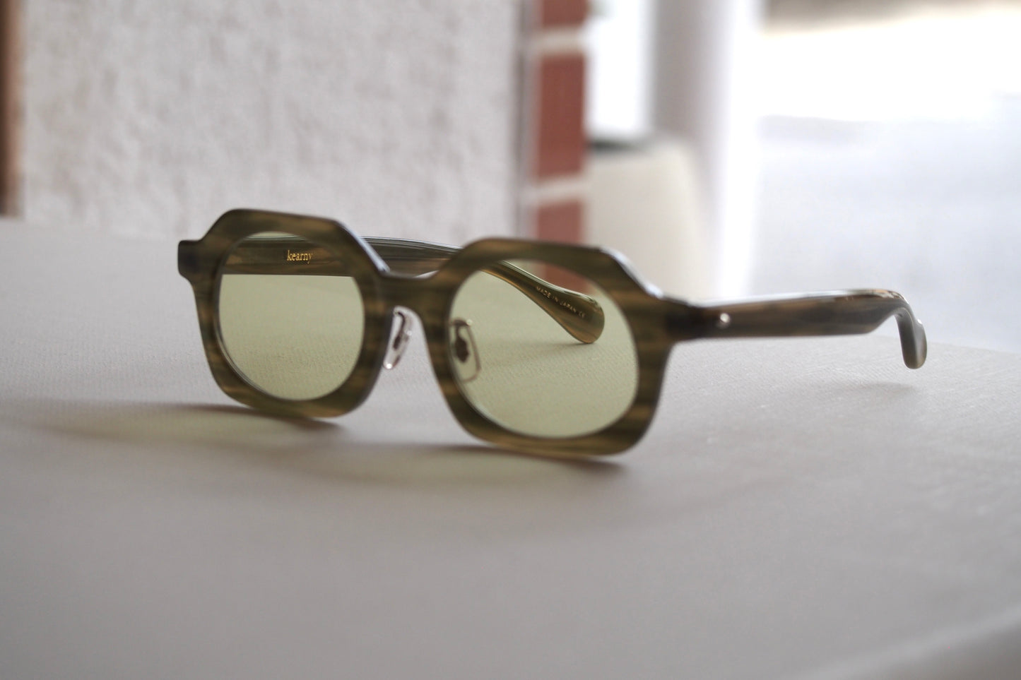 Kearny gravel 06 / green stone × beige　green tea　lens
