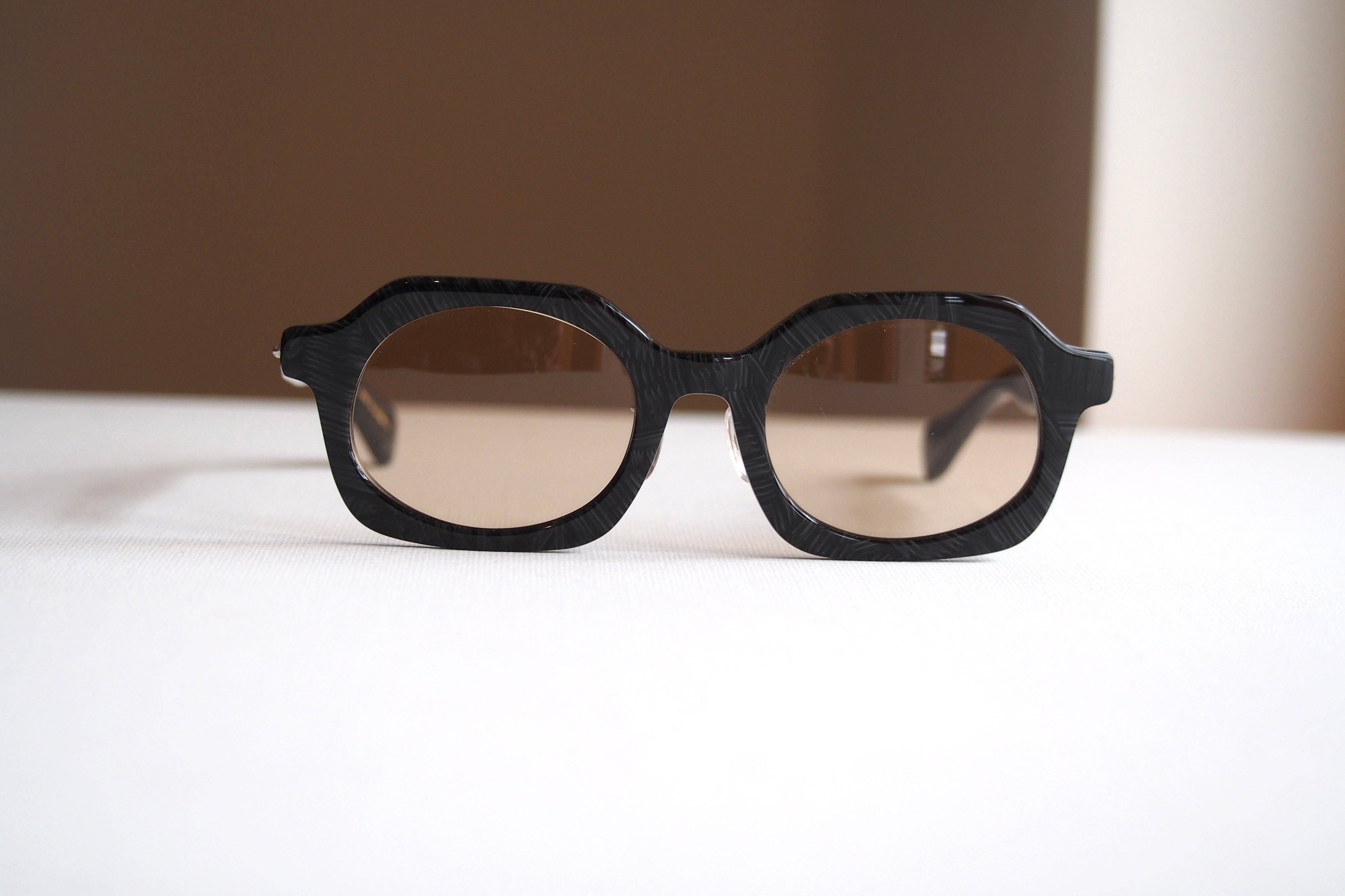 Kearny gravel 06 / black stone coarse tea lens – SUI OPTIQUE