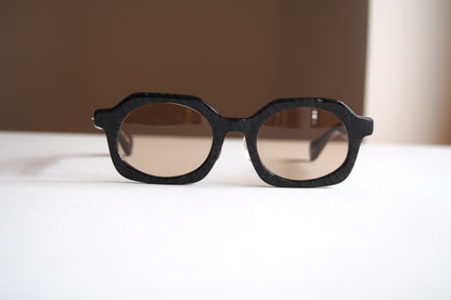Kearny gravel 06 / black stone　coarse tea lens