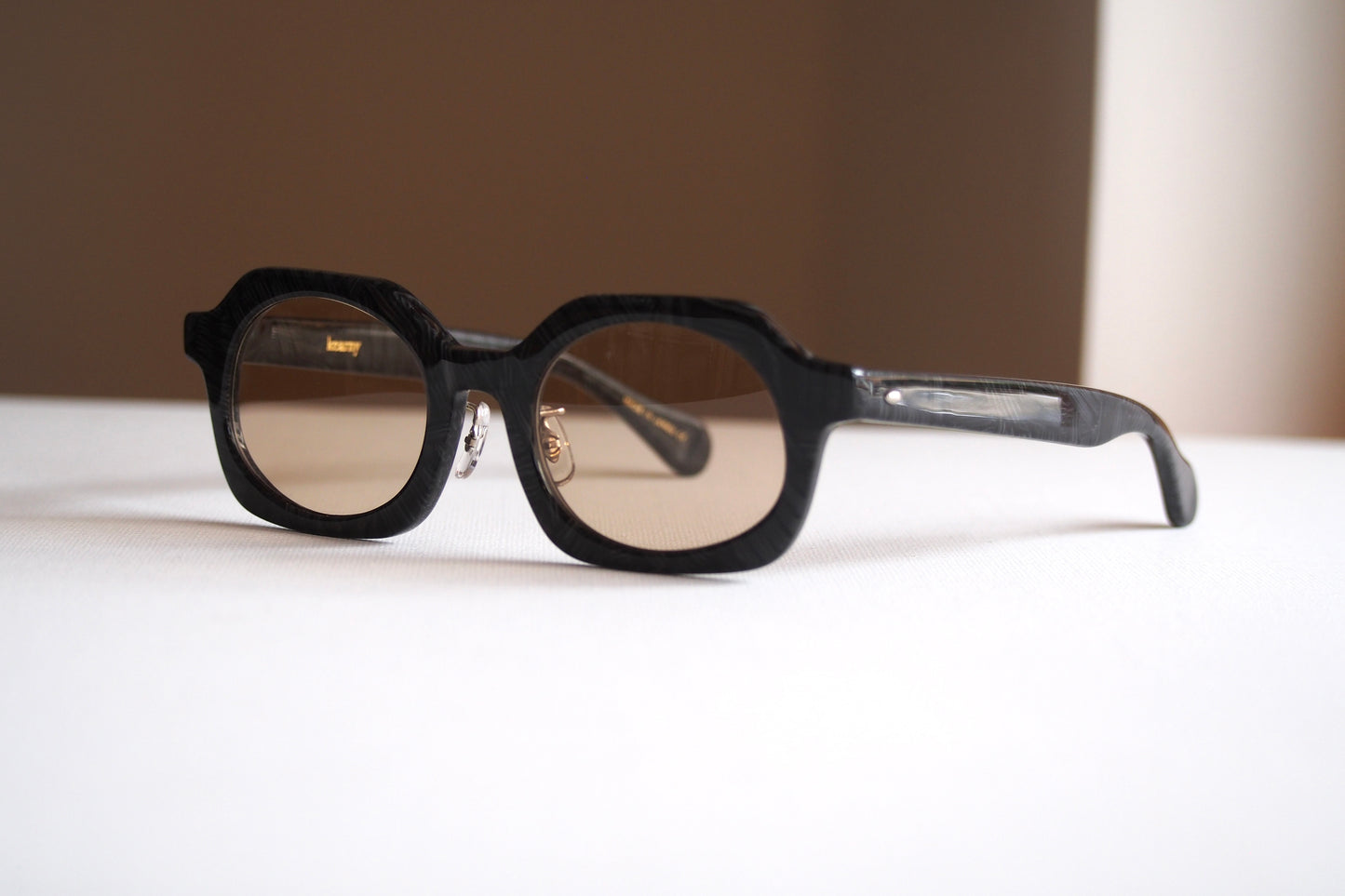 Kearny gravel 06 / black stone　coarse tea lens