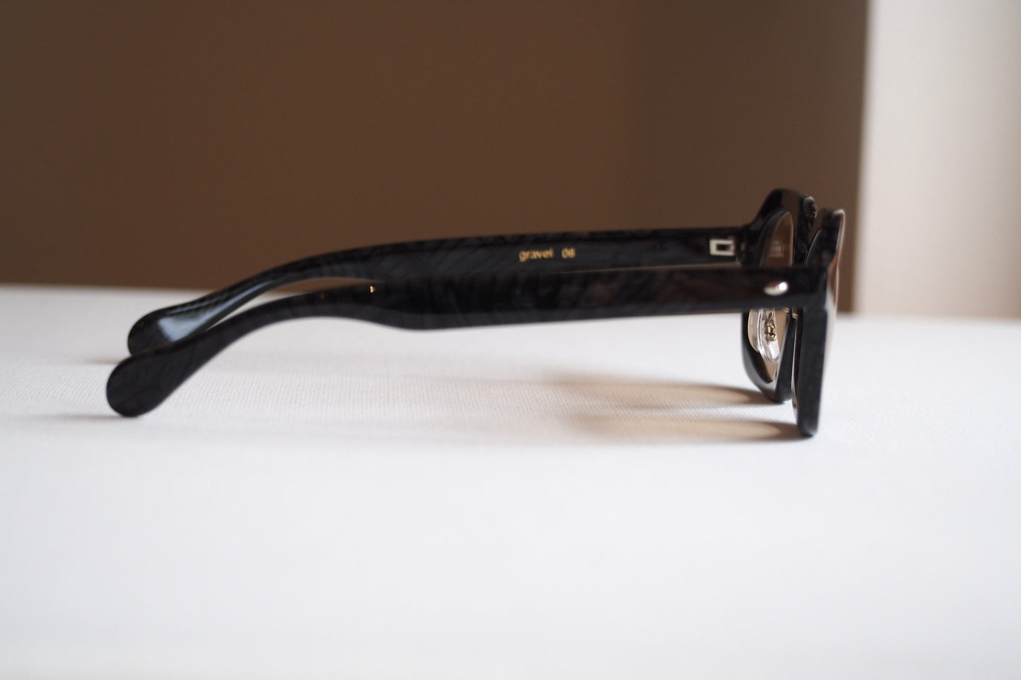 Kearny gravel 06 / black stone　coarse tea lens