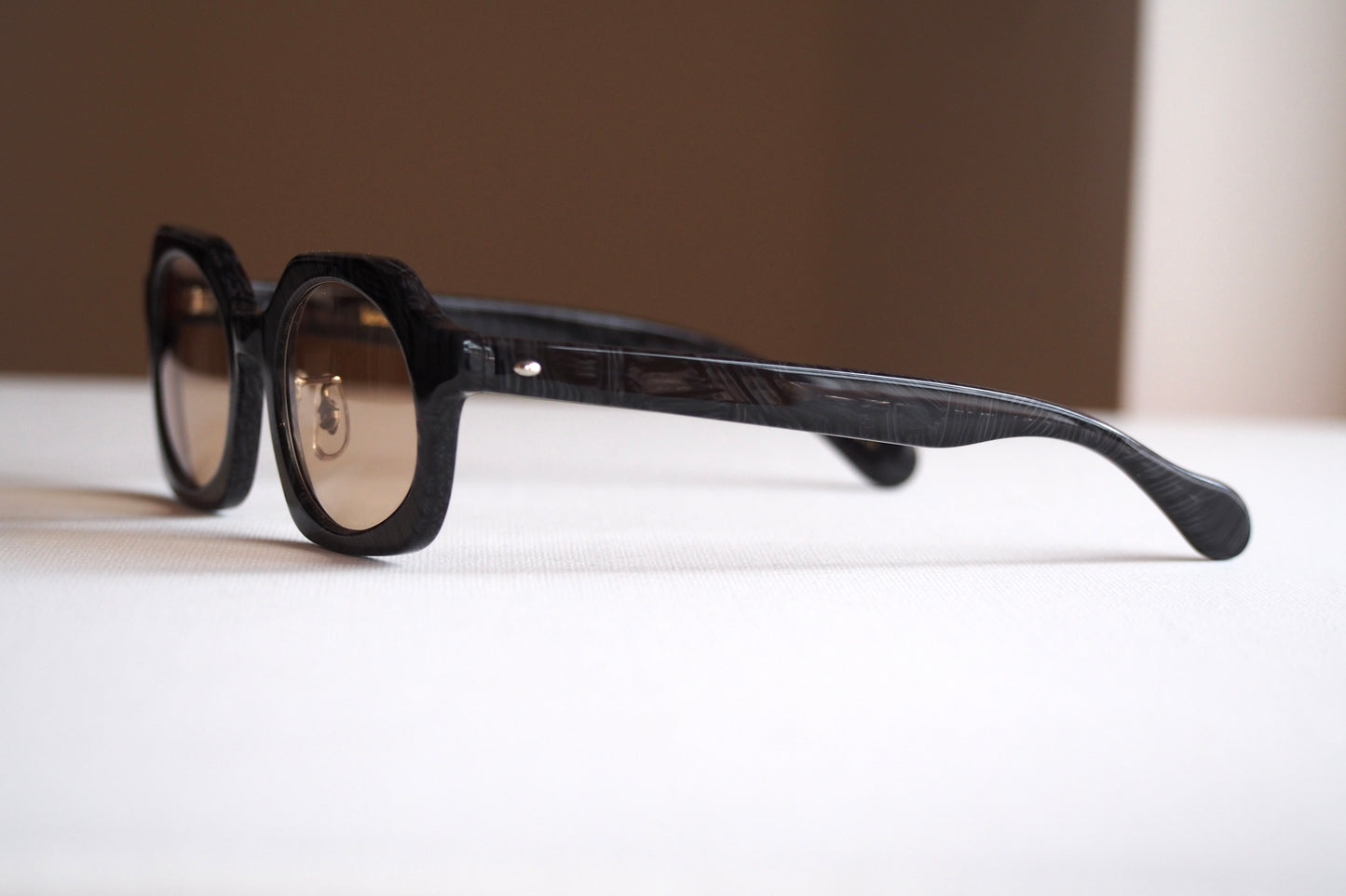 Kearny gravel 06 / black stone　coarse tea lens