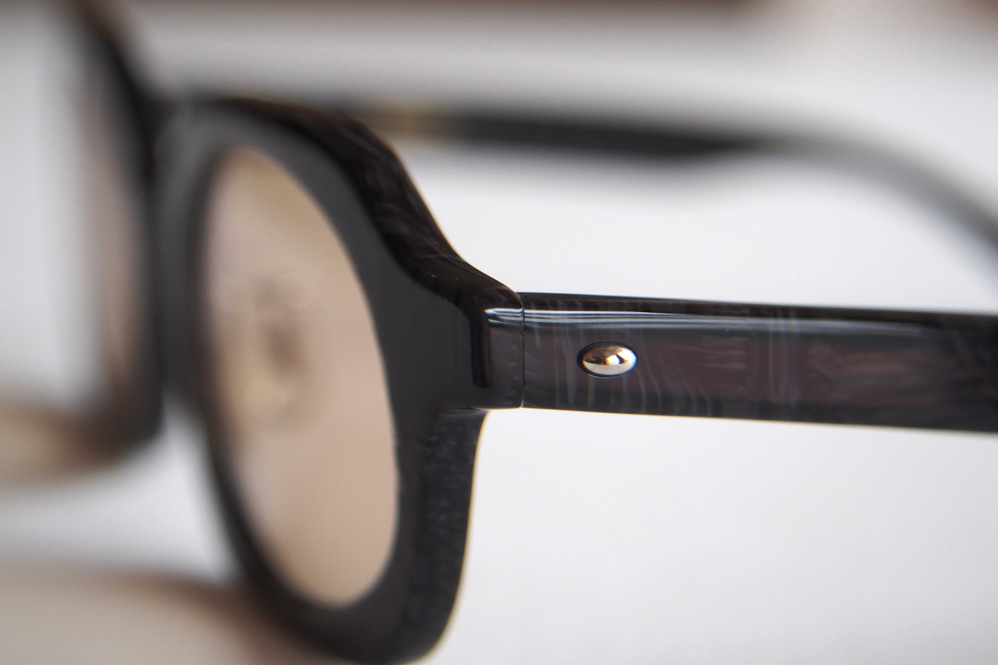 Kearny gravel 06 / black stone　coarse tea lens