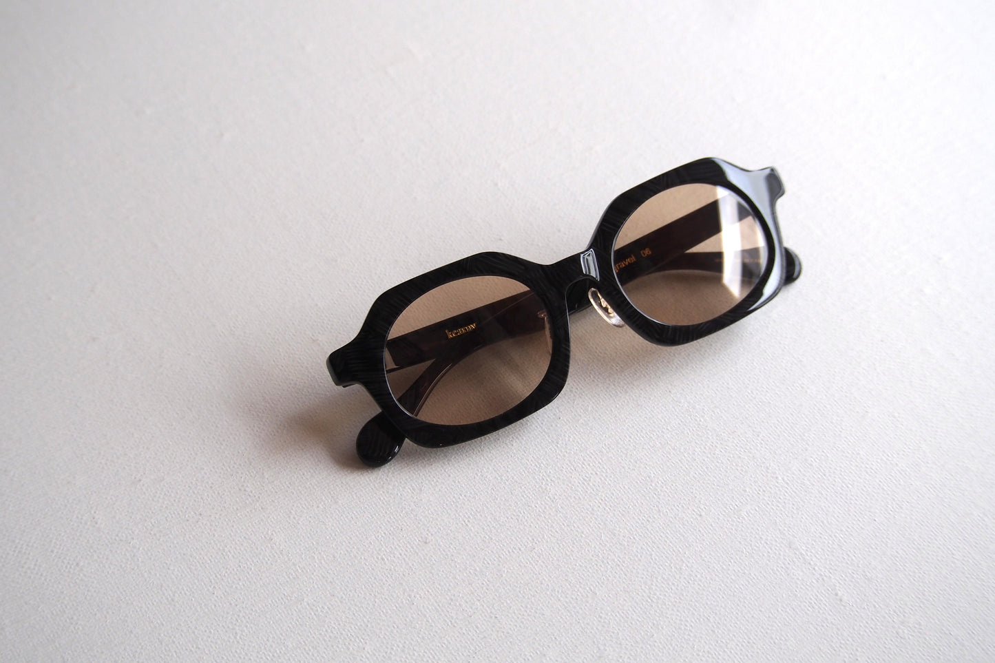 Kearny gravel 06 / black stone　coarse tea lens