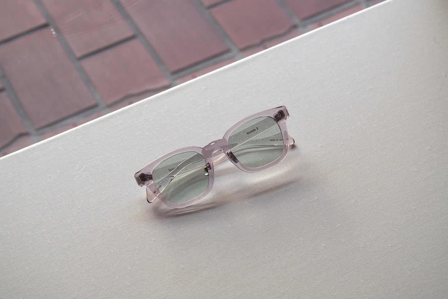 Kearny konide 3  / clear . green lens