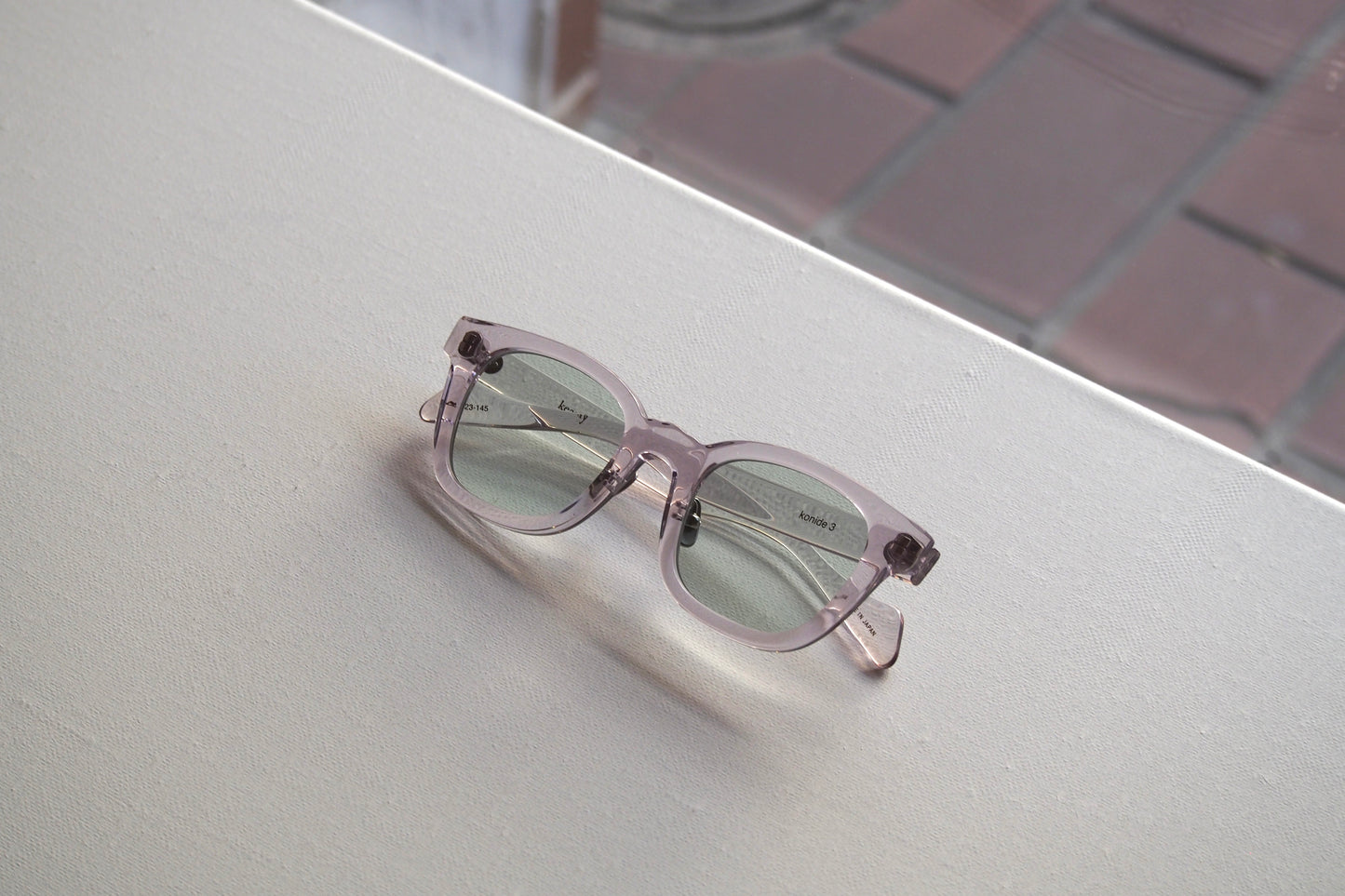 Kearny konide 3  / clear . green lens